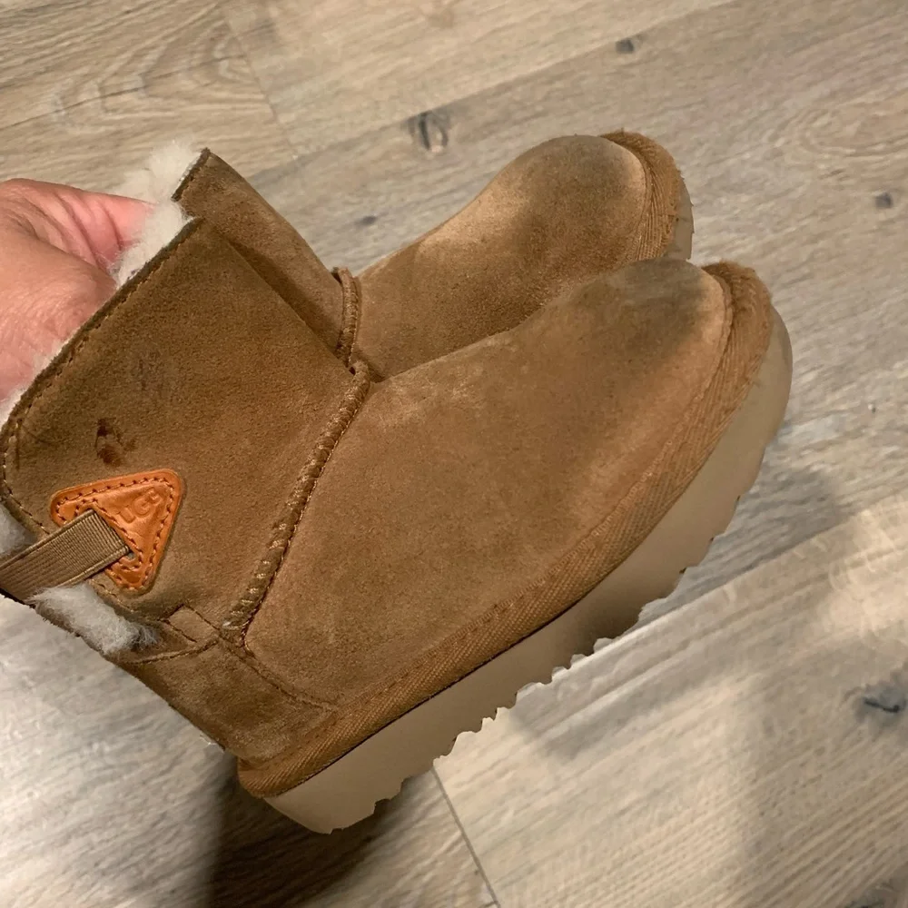 UGG Chestnut Kids Shearling-Lined Suede Boots